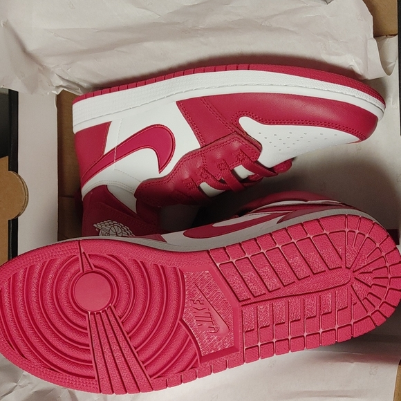 COPY - Air Jordan 1 red and white, men sz 9 women's 10.5 gently used - Picture 4 of 6